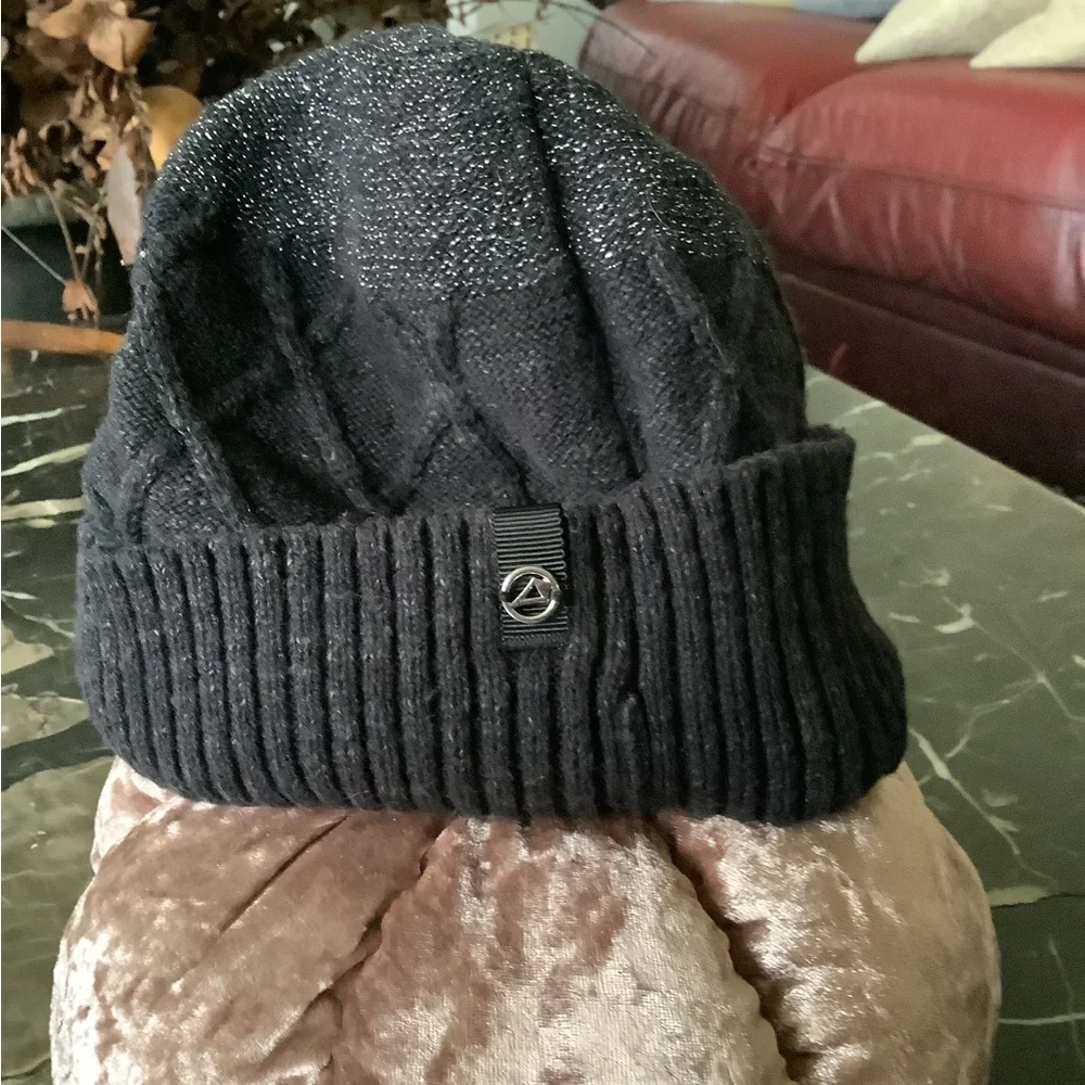 Lululemon ivivva black silver glitter little girl’s beanie hat - Picture 2 of 6